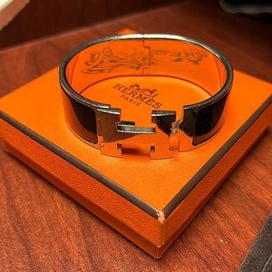 Black Hermes Clic H bracelet.